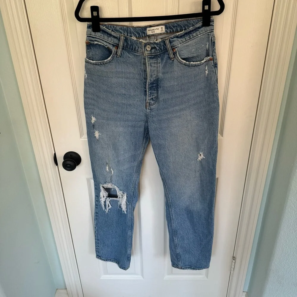 Abercrombie & Fitch The Dad High Rise Jeans - Picture 4 of 11